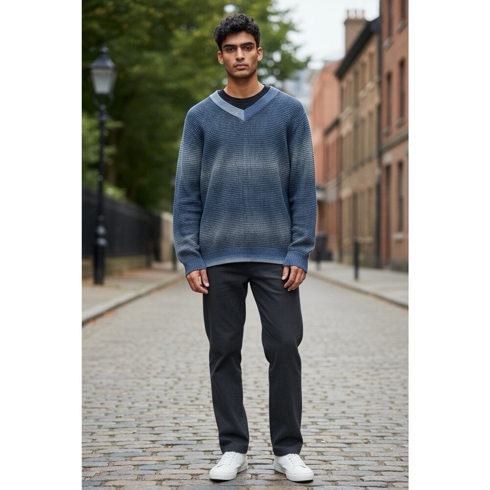 Geoffrey Beene V-Neck Blue Ombre Stripe Sweater Men's Size Medium